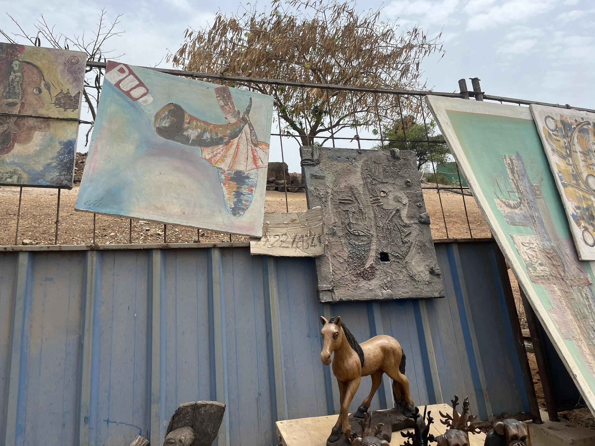 (Street Art) Near Baie de Mermoz, along the Corniche